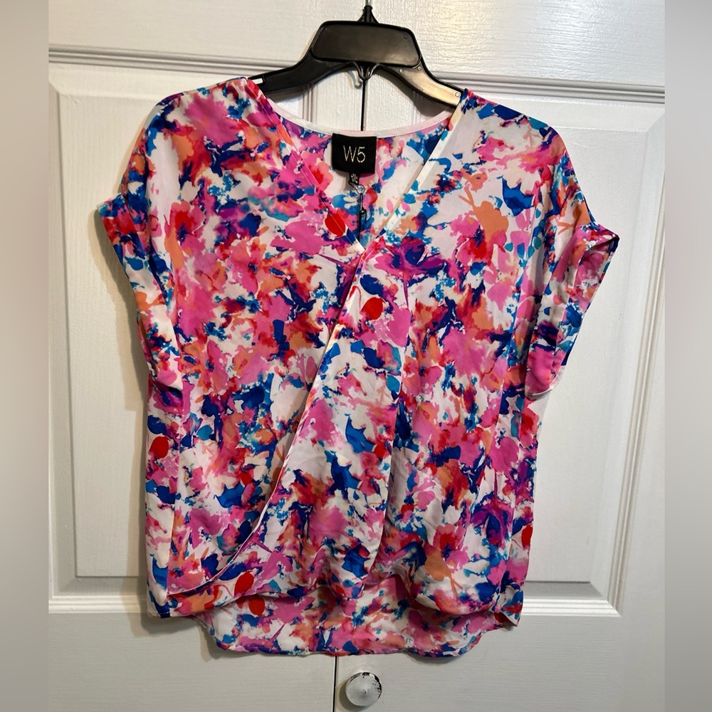 NWT W5 Blouse Top Pink Floral Size M Medium Semi-Sheer Short Sleeves